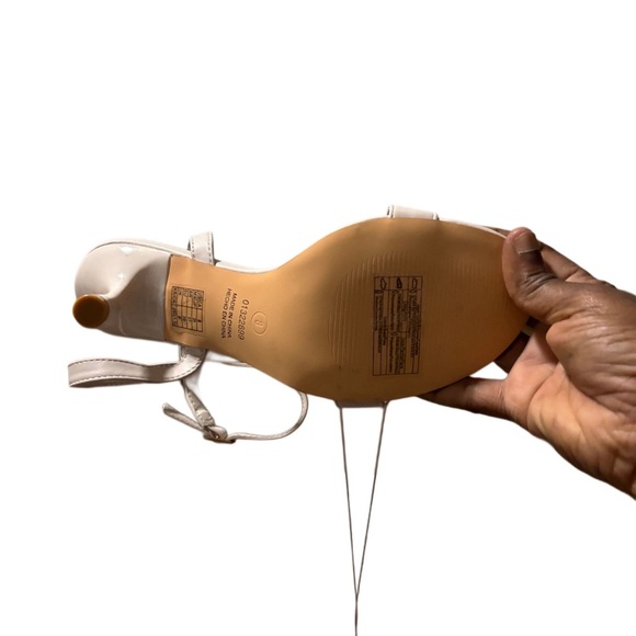 Brand new without tag Forever21 sandals heel with flower bow, chic - Picture 4 of 5